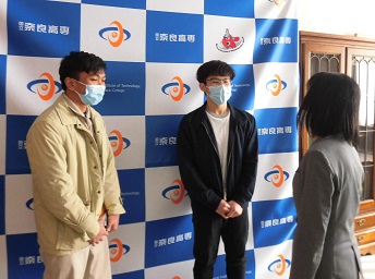 校長とマレーシア留学生１